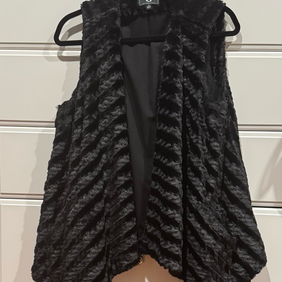 G by Giuliana Super Soft Faux Fur Black Draped Vest - Picture 2 of 4